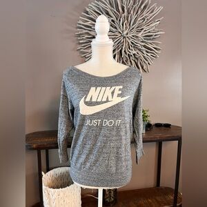 Lightweight Nike 3/4‎ sleeve top.
